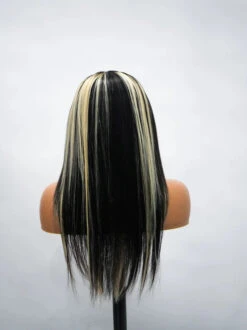 HERSHE HIGHLIGHTS 100% VIRGIN 13X4 P1B/613 ST 4 HERSHE HIGHLIGHTS 100% VIRGIN 13X4 P1B/613 ST -Beauty and Company DSC06633