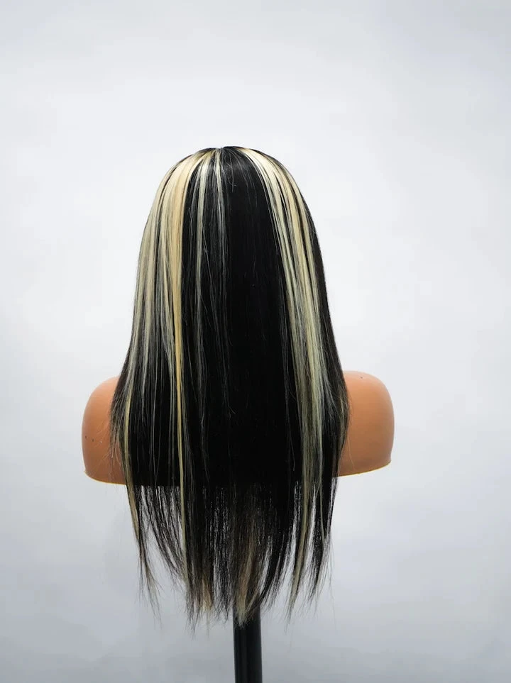 HERSHE HIGHLIGHTS 100% VIRGIN 13X4 P1B/613 ST HERSHE HIGHLIGHTS 100% VIRGIN 13X4 P1B/613 ST -Beauty and Company DSC06633