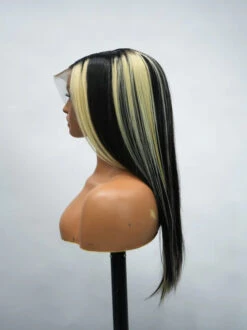 HERSHE HIGHLIGHTS 100% VIRGIN 13X4 P1B/613 ST 5 HERSHE HIGHLIGHTS 100% VIRGIN 13X4 P1B/613 ST -Beauty and Company DSC06635