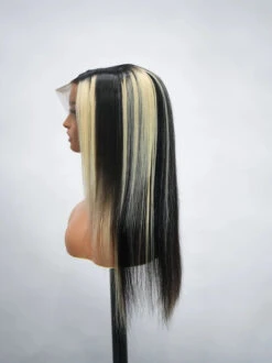 HERSHE HIGHLIGHTS 100% VIRGIN 13X4 P1B/613 ST 6 HERSHE HIGHLIGHTS 100% VIRGIN 13X4 P1B/613 ST -Beauty and Company DSC06636